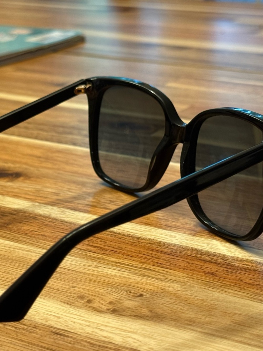 Gucci Women’s Black Sunglass - Picture 5 of 6